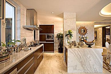 《最终幻想7：重生》新视频 蒂法爱丽丝穿泳装吸睛